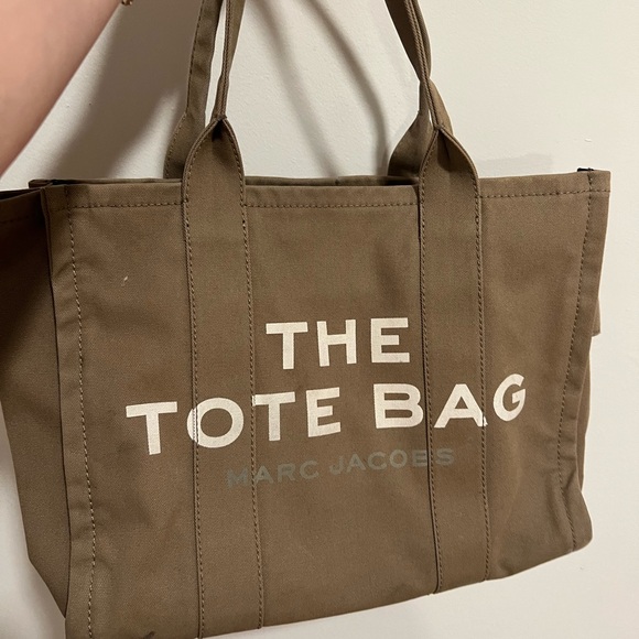 Marc Jacobs Handbags - Marc Jacobs Tan Tote Bag